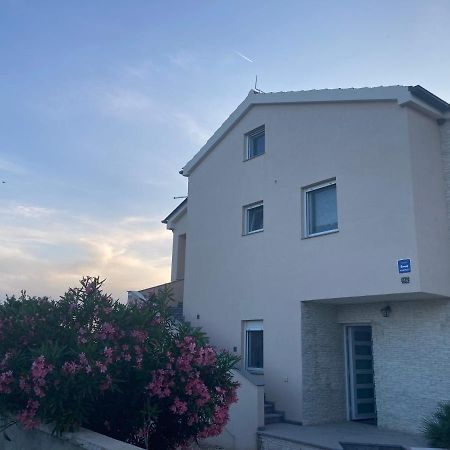 Apartman Hmelina Vrsi Luaran gambar
