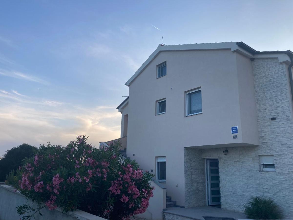 Apartman Hmelina Vrsi Luaran gambar